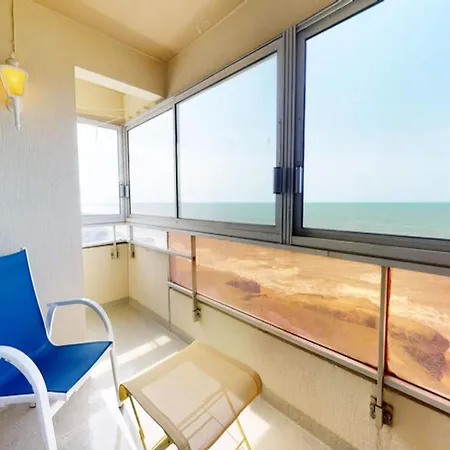 Apartamento Facing South, Magnificent 180 Degree View Facing The Sea *