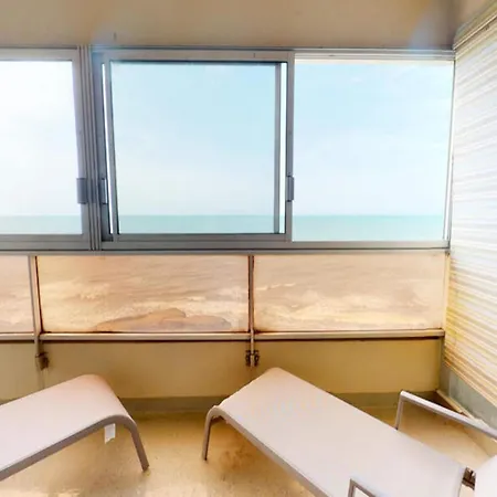 Apartamento Facing South, Magnificent 180 Degree View Facing The Sea